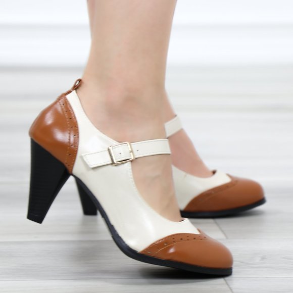 Oxford White & Tan Vintage Round Toe Pump - Picture 6 of 11